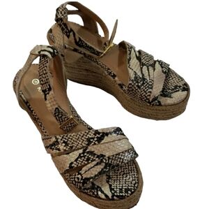 Kaanas~Size 6~Black/Ivory Galapagos Sandals NEW.